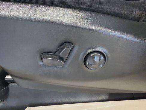 Used 2024 Chrysler Pacifica Touring-L FWD image 17