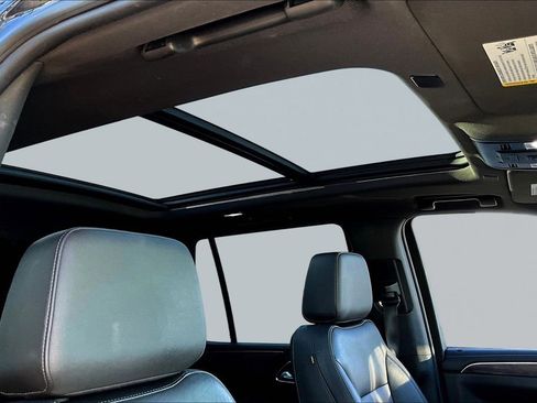 Used 2022 Chevrolet Tahoe Z71 w/ Luxury Package image 29