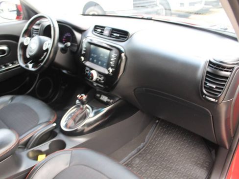 Used 2019 Kia Soul ! FWD image 13