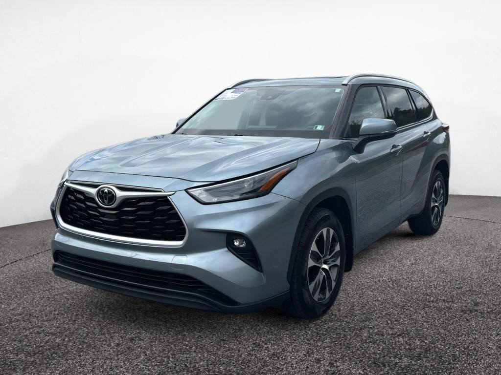 Used 2022 Toyota Highlander XLE AWD/4WD image 7