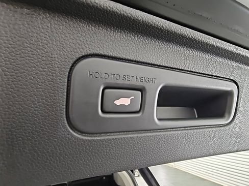 Used 2025 Honda Pilot EX-L image 35