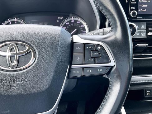 Used 2022 Toyota Highlander XLE image 24