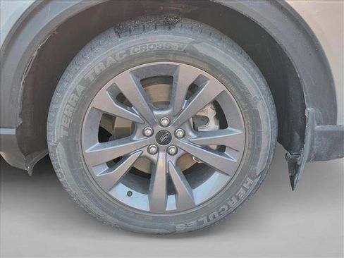 Certified 2021 Ford Explorer XLT w/ Equipment Group 202A AWD/4WD image 16