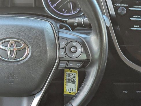 Used 2020 Toyota Camry image 18