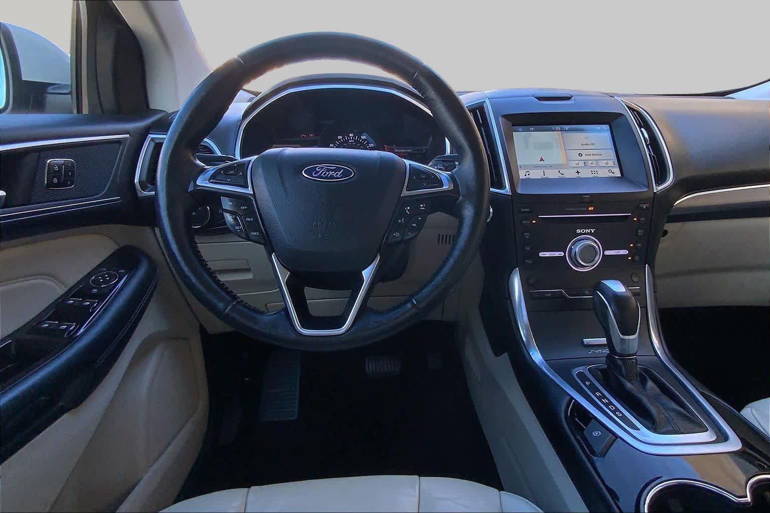 Used 2017 Ford Edge Titanium w/ Technology Package FWD image 5