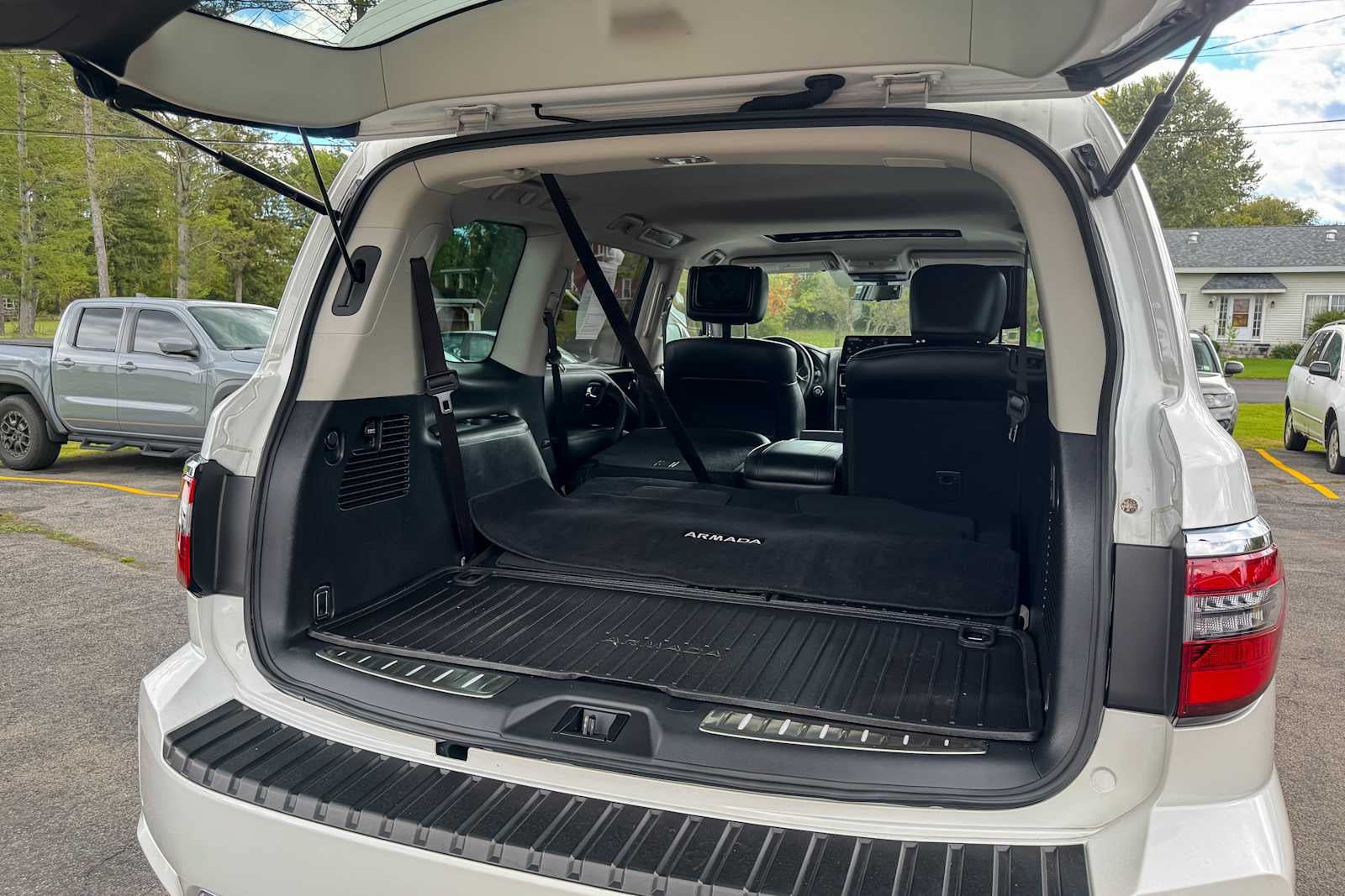 Certified 2023 Nissan Armada Platinum w/ Captain's Chairs Package AWD/4WD image 12