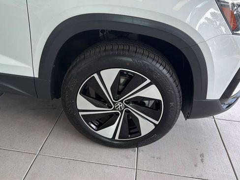 Certified 2023 Volkswagen Taos SE AWD/4WD image 10