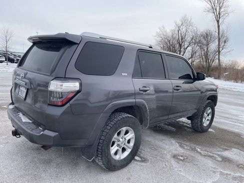 Used 2017 Toyota 4Runner SR5 image 3