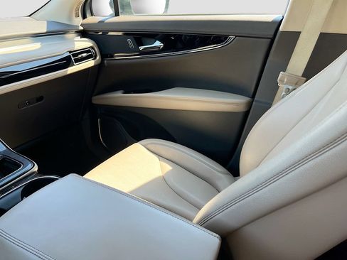 Used 2023 Lincoln Nautilus AWD w/ Premium Package image 23