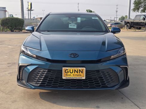 Used 2025 Toyota Camry SE w/ Convenience Package FWD image 2