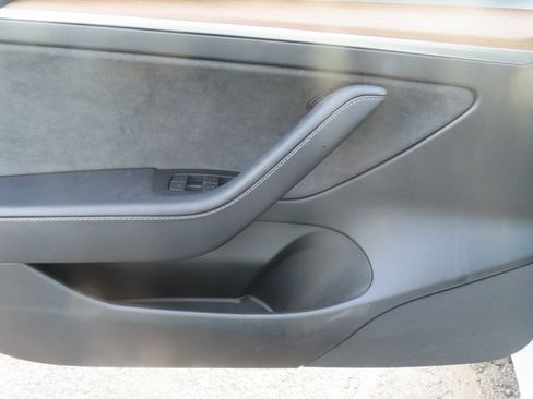 Used 2023 Tesla Model 3 Standard Range image 10