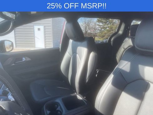 New 2026 Chrysler Pacifica Select image 9