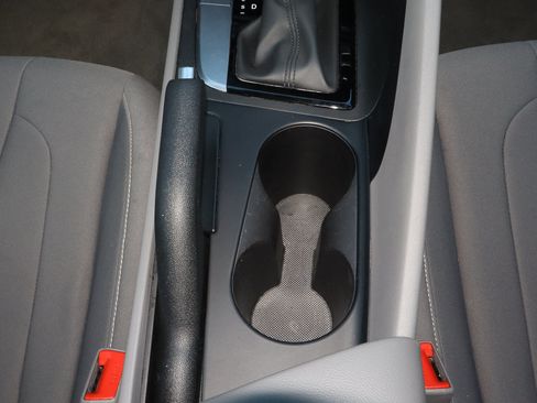 Used 2024 Hyundai Elantra SEL FWD image 19