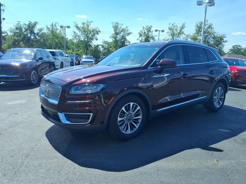 Used 2019 Lincoln Nautilus Select AWD/4WD image 3
