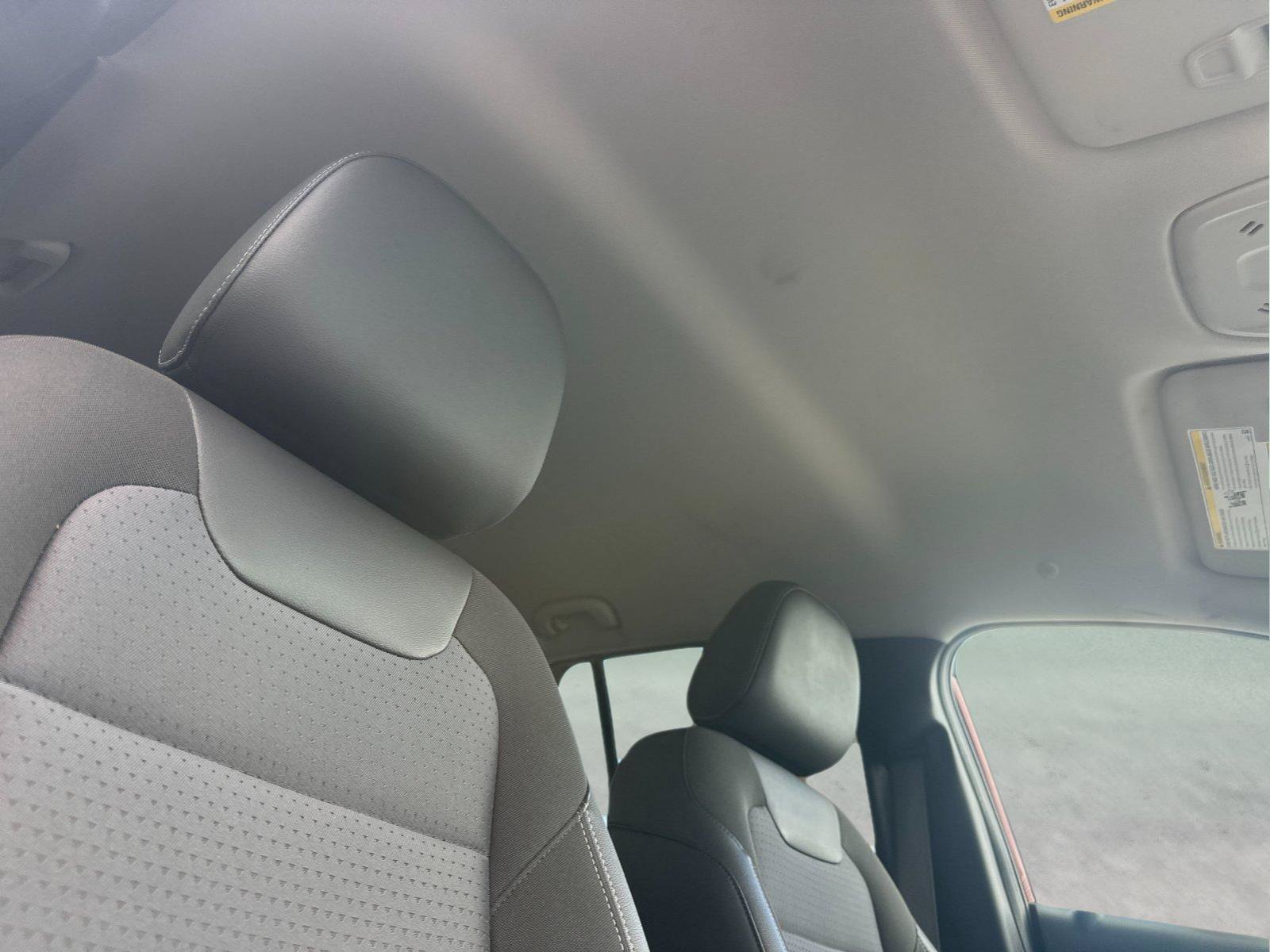 Used 2025 Chevrolet Trax LT w/ LT Convenience Package FWD image 17
