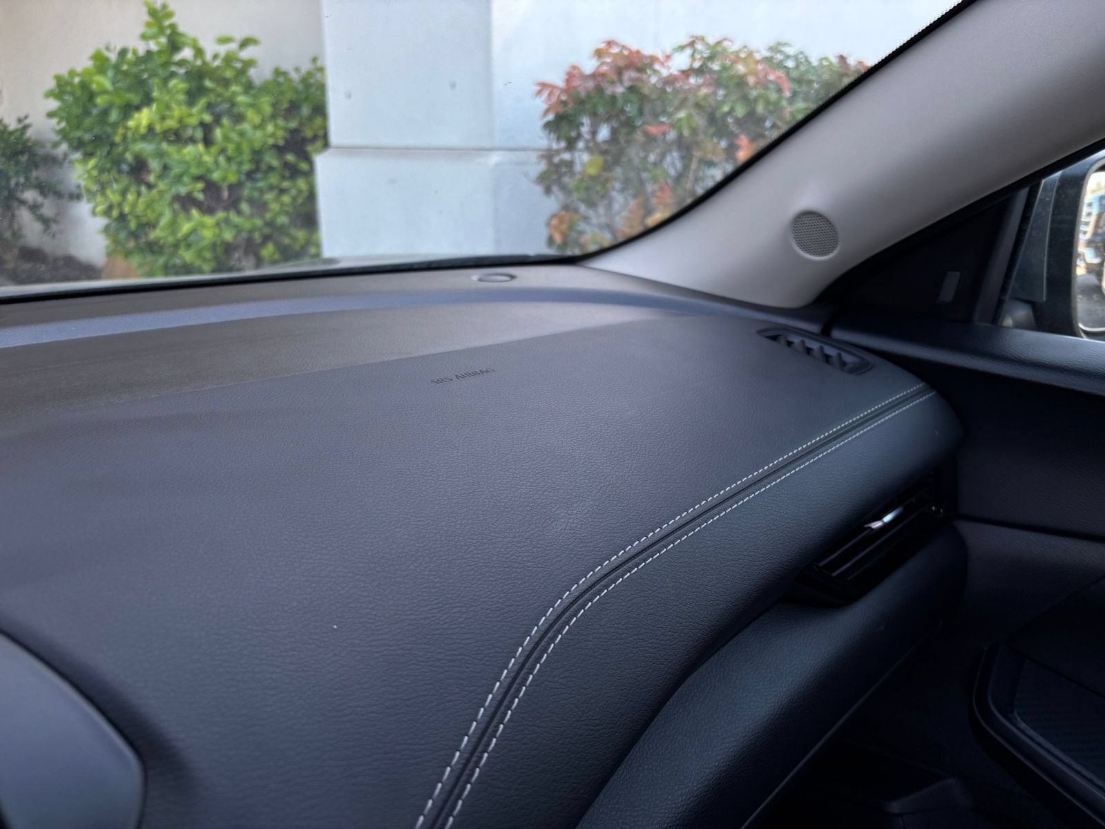 Used 2025 Nissan Sentra SV FWD image 33