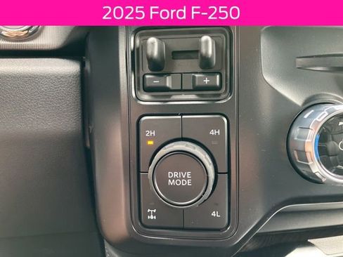 New 2025 Ford F250 Platinum AWD/4WD image 35