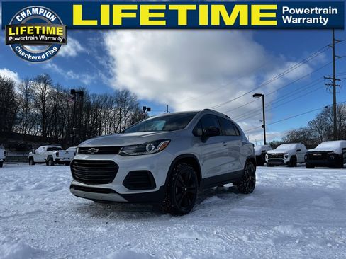 Certified 2022 Chevrolet Trax LT w/ Redline Edition image 2