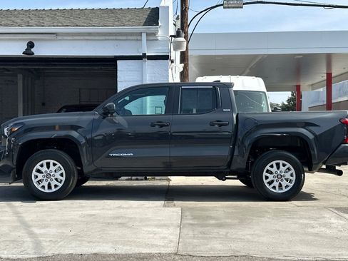 Used 2025 Toyota Tacoma SR5 image 7