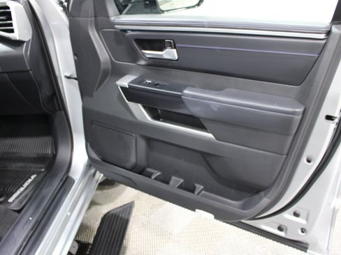 Used 2025 Toyota Sequoia Platinum AWD/4WD image 32