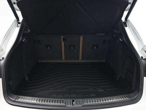 Used 2026 Porsche Macan AWD/4WD image 23