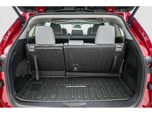 Used 2025 Toyota Highlander XLE image 54