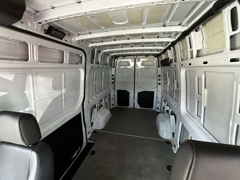 Used 2025 Mercedes-Benz Sprinter 2500 image 33