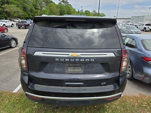 Used 2023 Chevrolet Suburban LT image 3