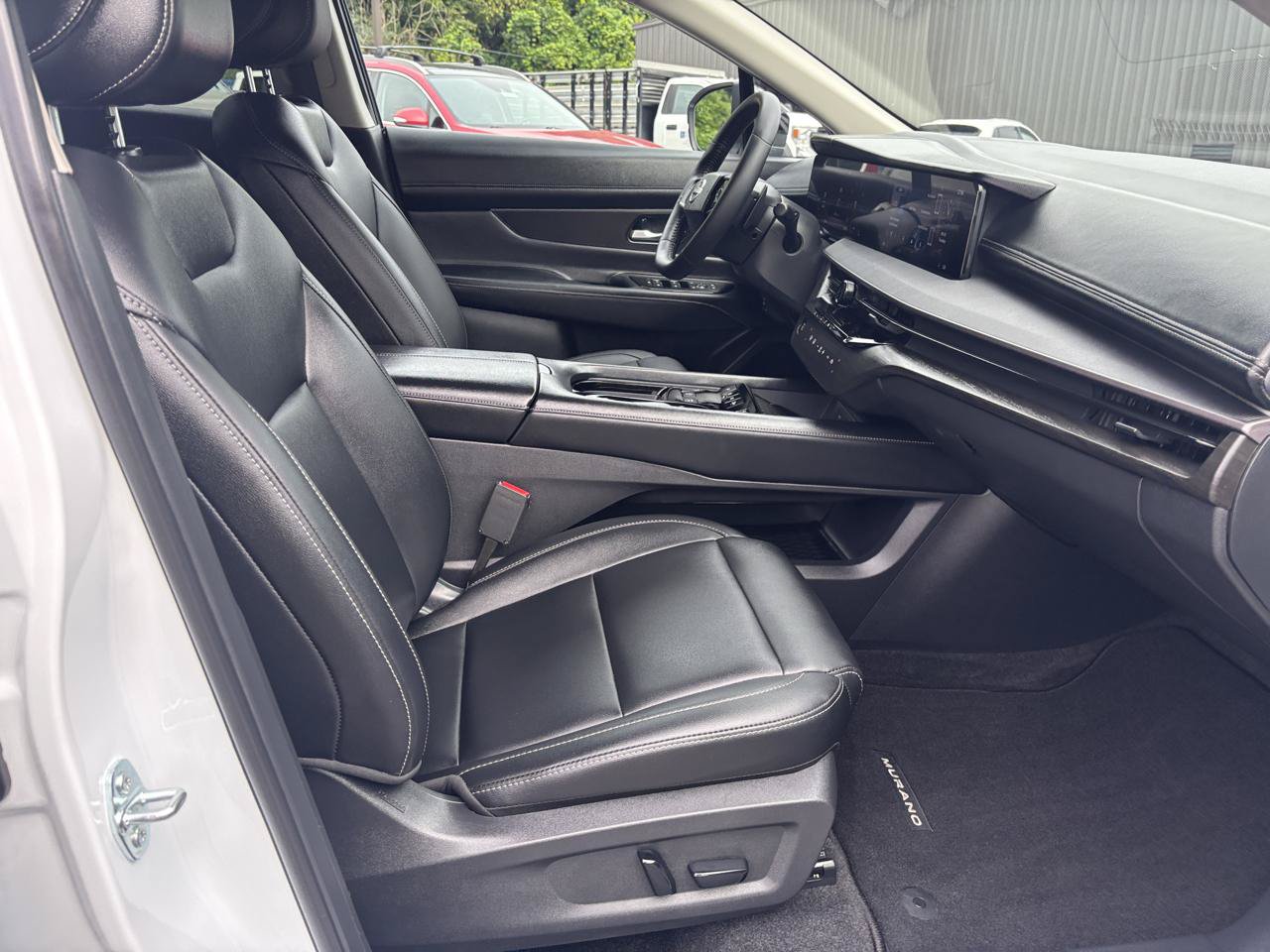Used 2025 Nissan Murano SV AWD/4WD image 14
