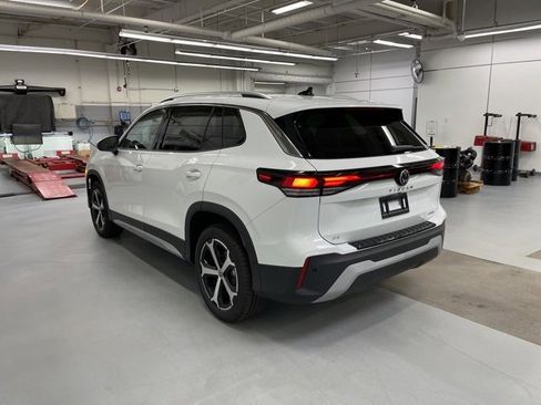 New 2026 Volkswagen Tiguan SE image 2