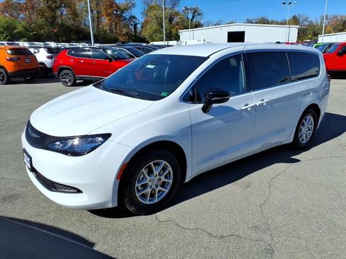 New 2026 Chrysler Voyager LX image 8