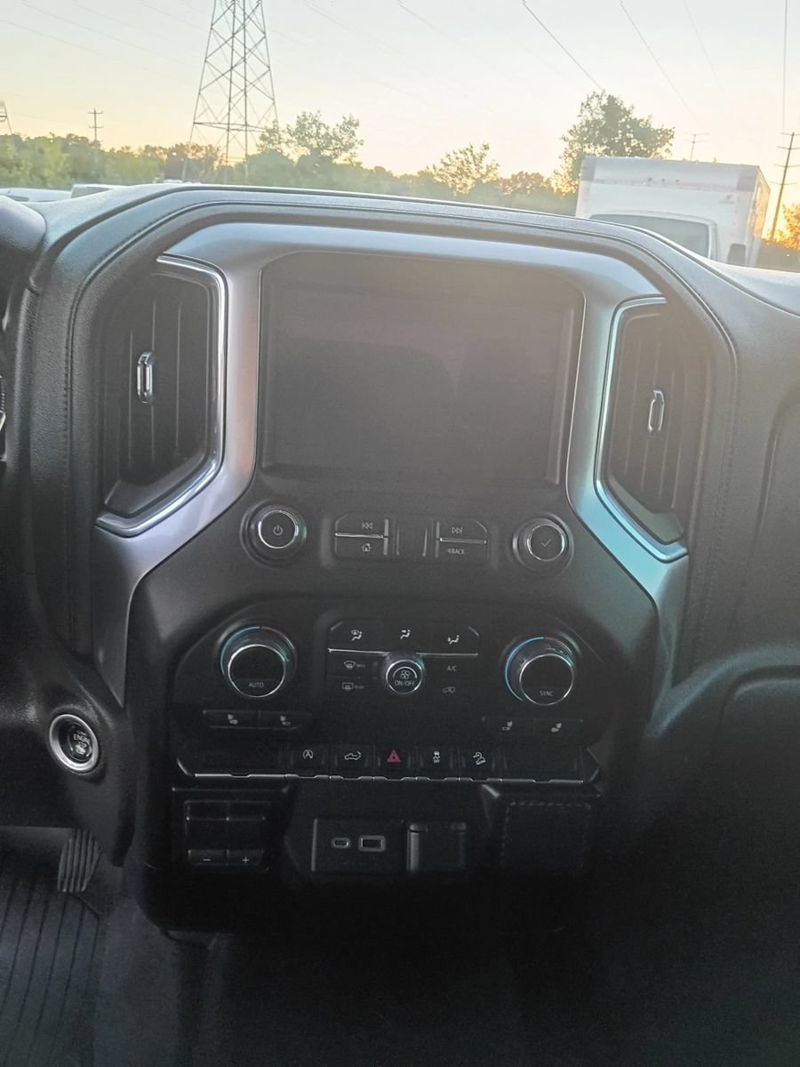 Used 2021 Chevrolet Silverado 1500 LT w/ Z71 Off-Road Package AWD/4WD image 15
