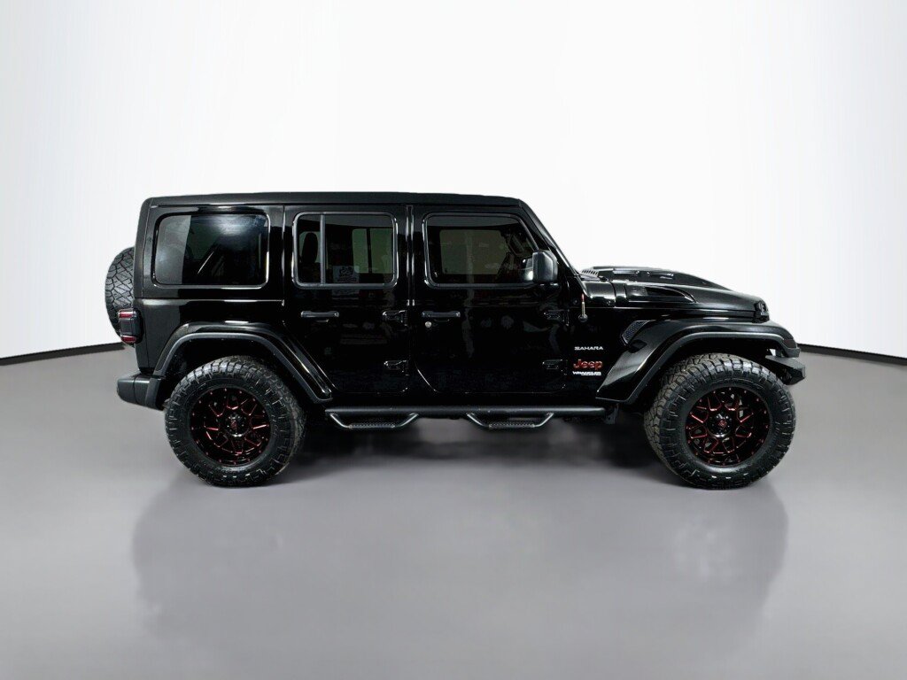 Used 2022 Jeep Wrangler Unlimited Sahara w/ Safety Group AWD/4WD image 6