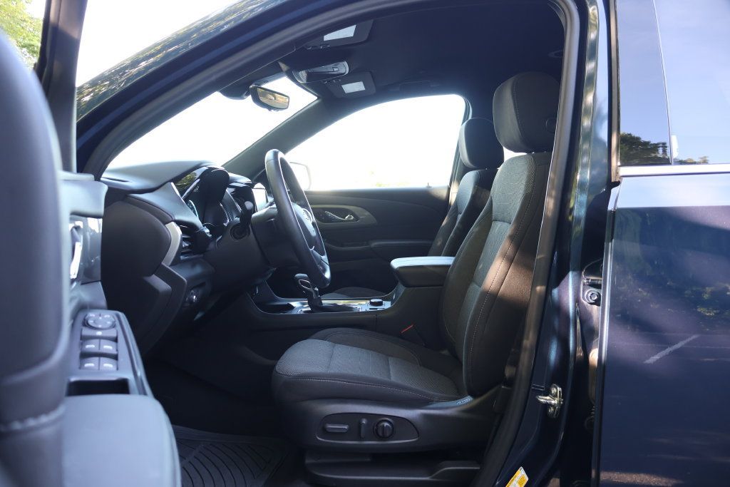 Certified 2023 Chevrolet Traverse LT FWD image 35