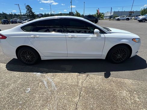 Used 2013 Ford Fusion SE FWD image 4