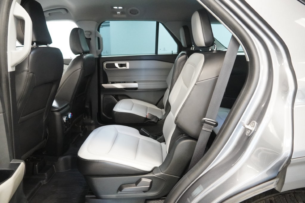 Used 2021 Ford Explorer XLT w/ Equipment Group 202A AWD/4WD image 26