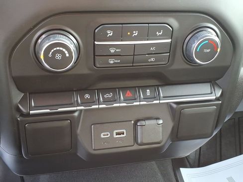 Certified 2022 Chevrolet Silverado 1500 Custom image 16