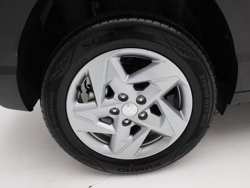 Used 2024 Hyundai Kona SE image 10