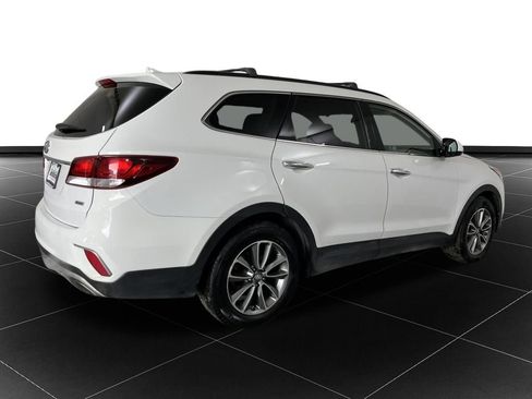Used 2017 Hyundai Santa Fe SE image 5