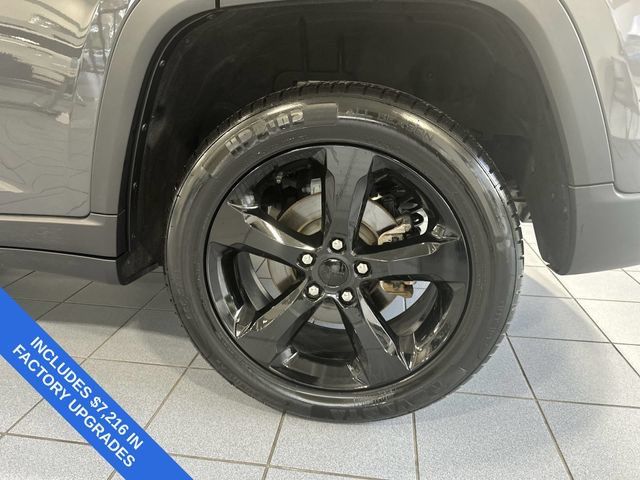 Used 2023 Jeep Grand Cherokee Limited w/ Luxury Tech Group II AWD/4WD image 11