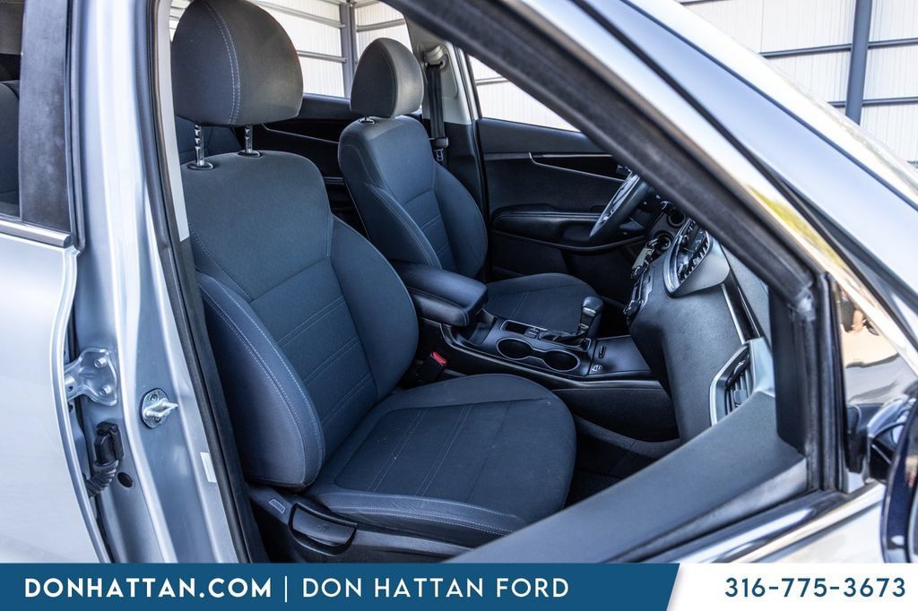 Used 2019 Kia Sorento FWD V6 image 20