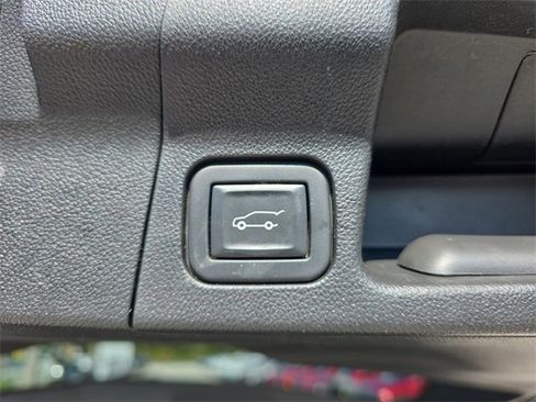 Used 2021 GMC Acadia SLE w/ Driver Convenience Package image 9