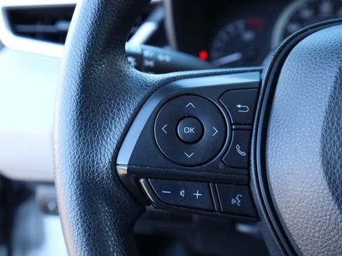 Used 2022 Toyota Corolla LE image 19