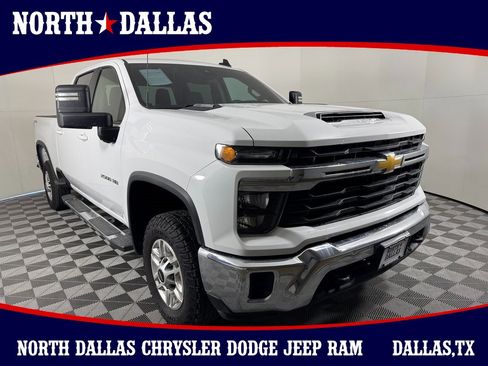 Used 2024 Chevrolet Silverado 2500 LT image 1