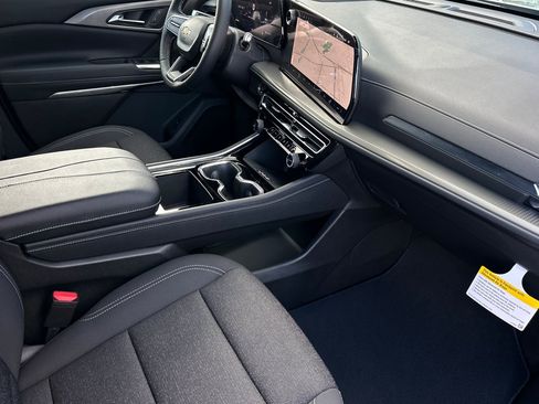 New 2026 Chevrolet Traverse LT image 17