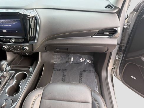 Used 2021 Chevrolet Traverse RS image 18