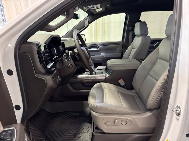 Used 2026 Chevrolet Silverado 1500 LTZ AWD/4WD image 12