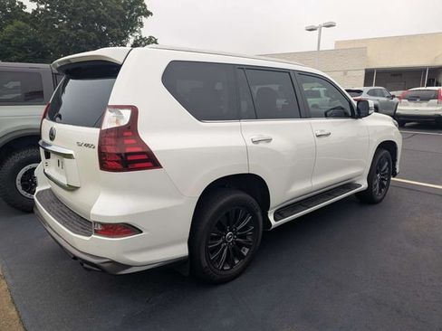 Used 2022 Lexus GX 460 Premium w/ Accessory Package AWD/4WD image 3