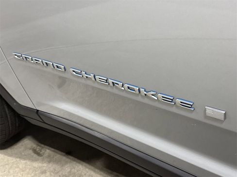 Used 2025 Jeep Grand Cherokee Limited 4xe image 28
