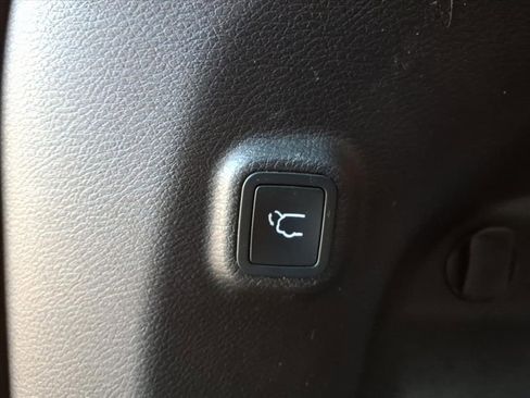 Used 2019 Jeep Cherokee Limited image 31